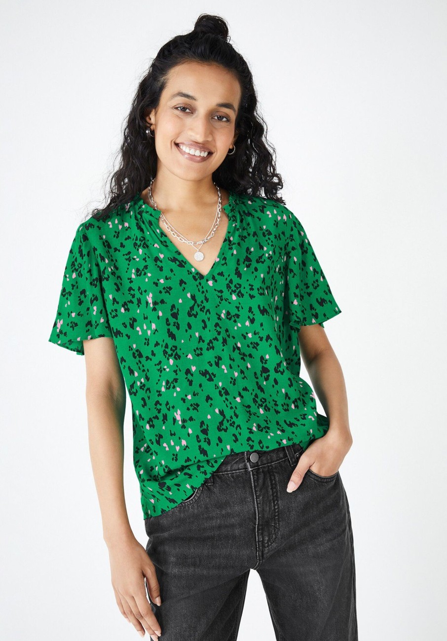 Clearance Phoebe Short Sleeved Top Leopard Hearts Green