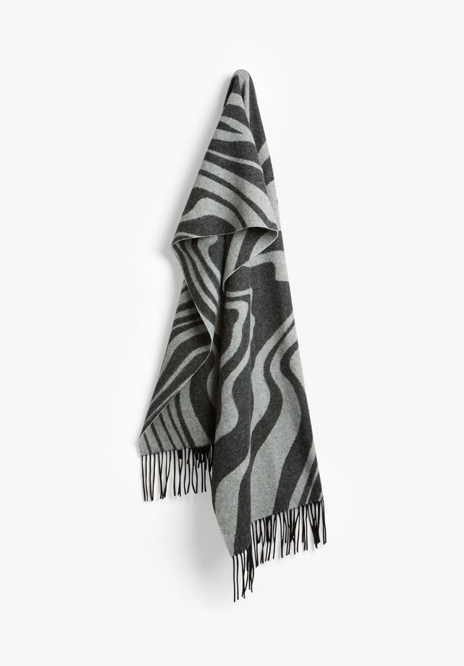 Hot Asymmetric Midweight Wool Scarf White/Black